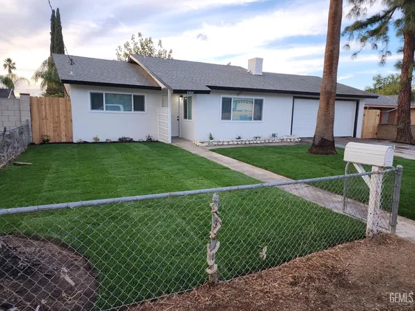 9908 San Fernando St, Lamont, CA 93241