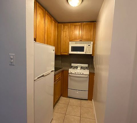 4th image of 27 E 13th St APT 6A