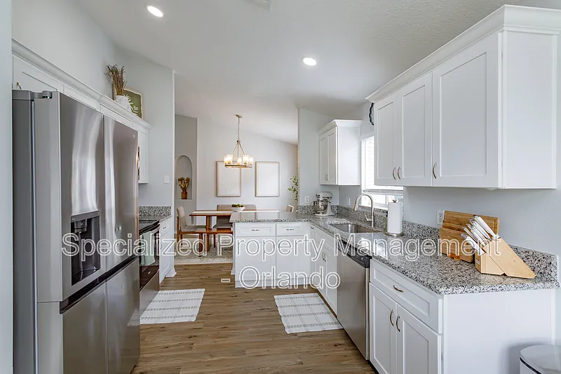 4 bed, 2.0 bath, 1998 sqft, $2,699 — Photo 4