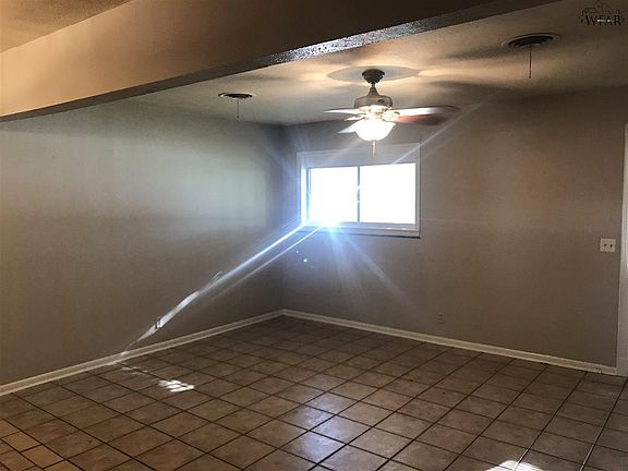 4th image of 506 Mimosa St