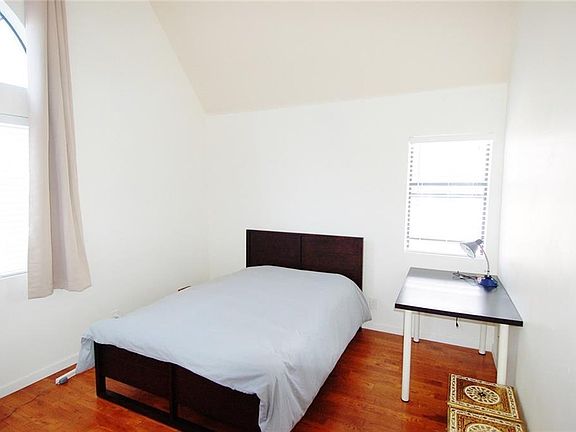 3rd image of 11675 La Grange Ave