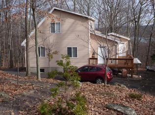 1076 Sunrise Ter, Lake Ariel, PA 18436