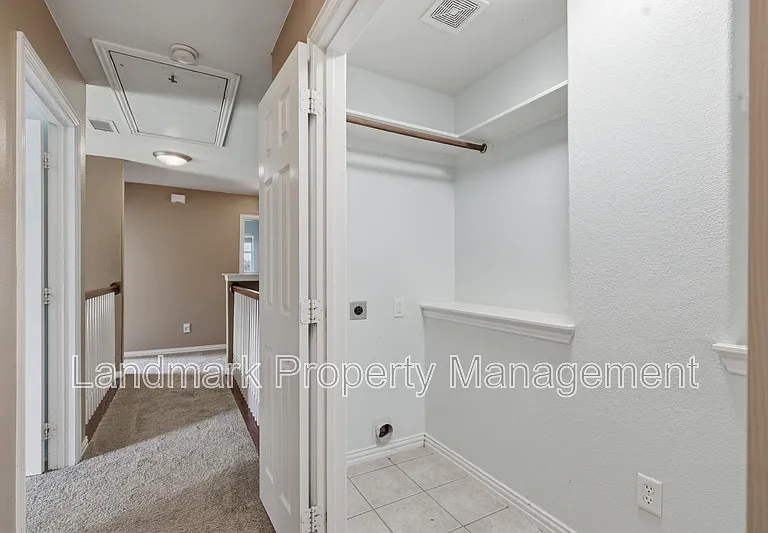 2115 Lexington Dr — Photo 26