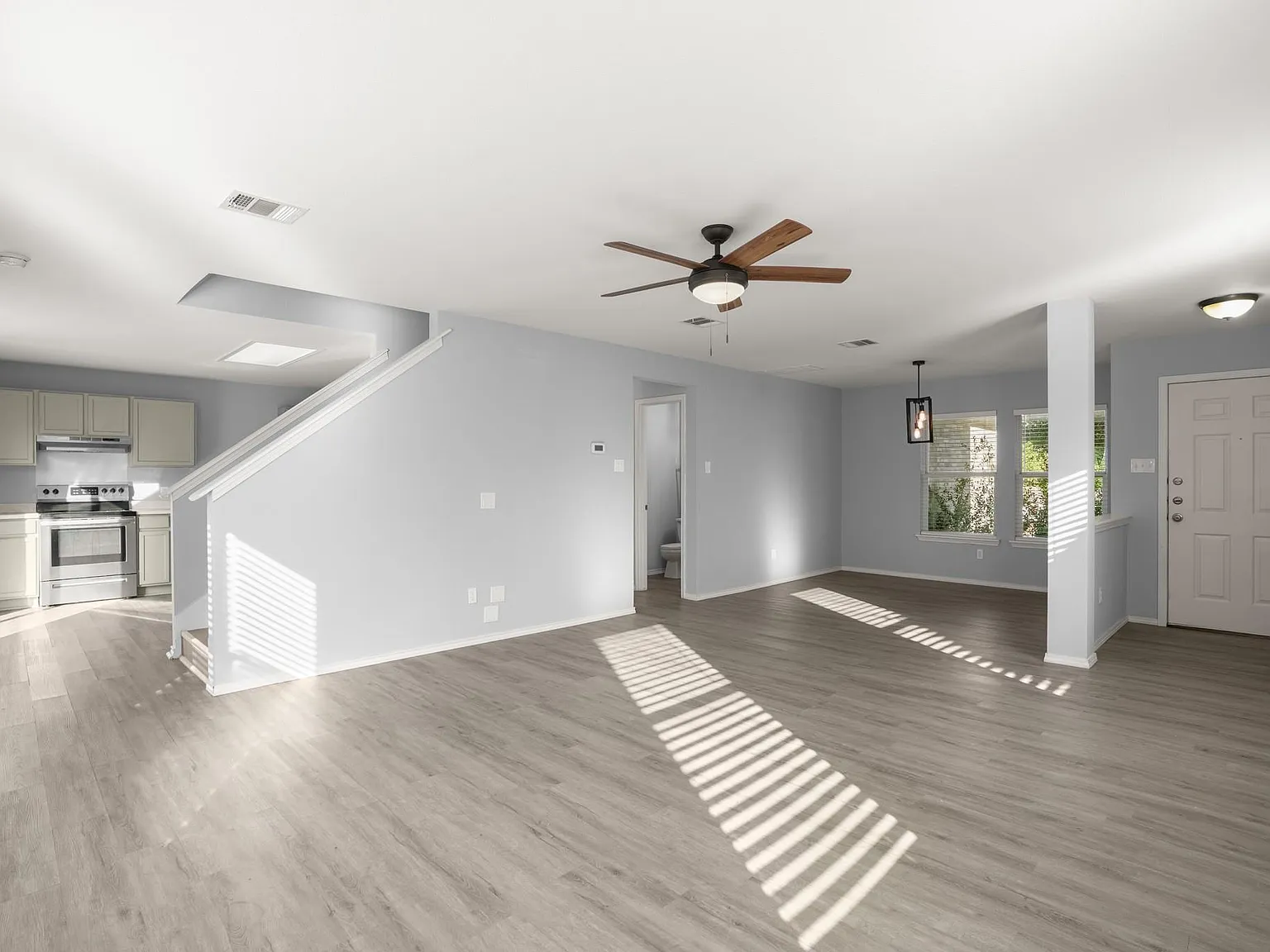 3 bed, 2.5 bath, 1808 sqft, $2,050 — Photo 4