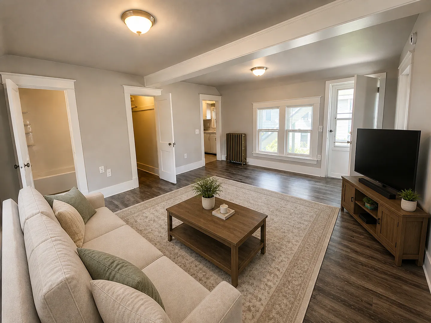 2 Bed, 1 Bath Upstairs Unit in Heritage Hill Private Entry & Prime Location — Photo 2