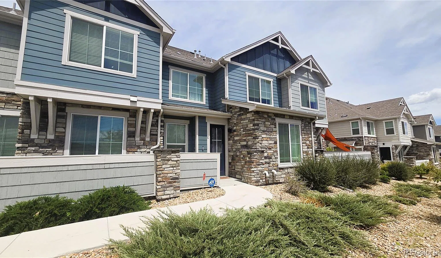 3 bed, 3.0 bath, 1456 sqft, $2,900 — Photo 1