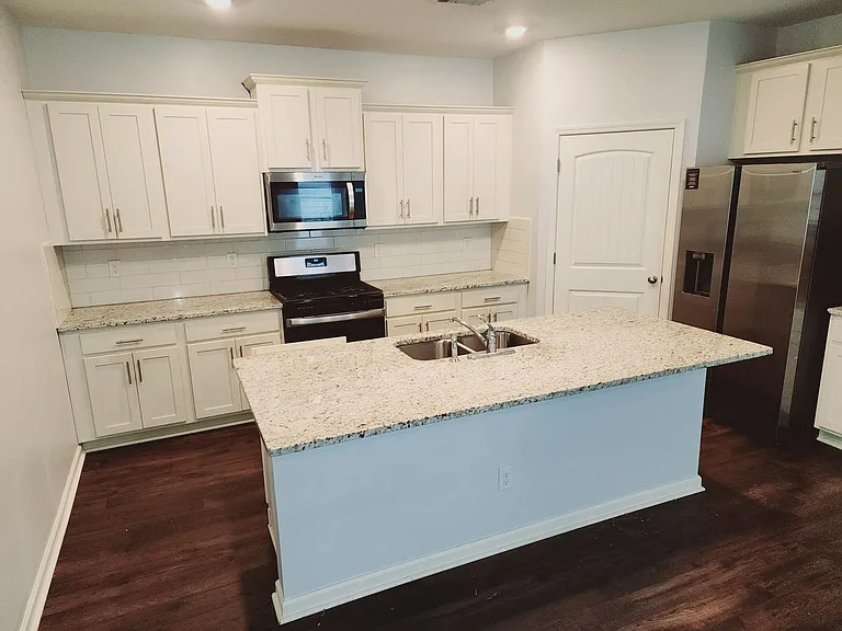 216 Chelsea Park Rd — Photo 4