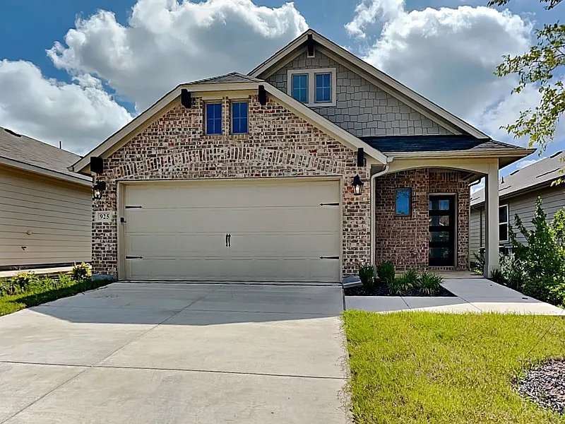 3 bed, 2.0 bath, 1399 sqft, $2,100 — Photo 1
