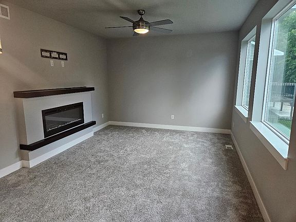2nd image of 2813 Kestrel St