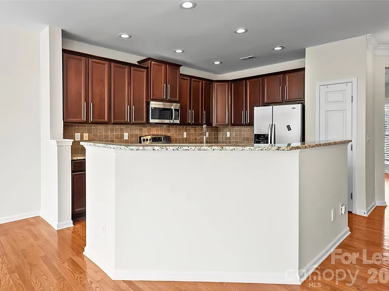 417 Armour St — Photo 8