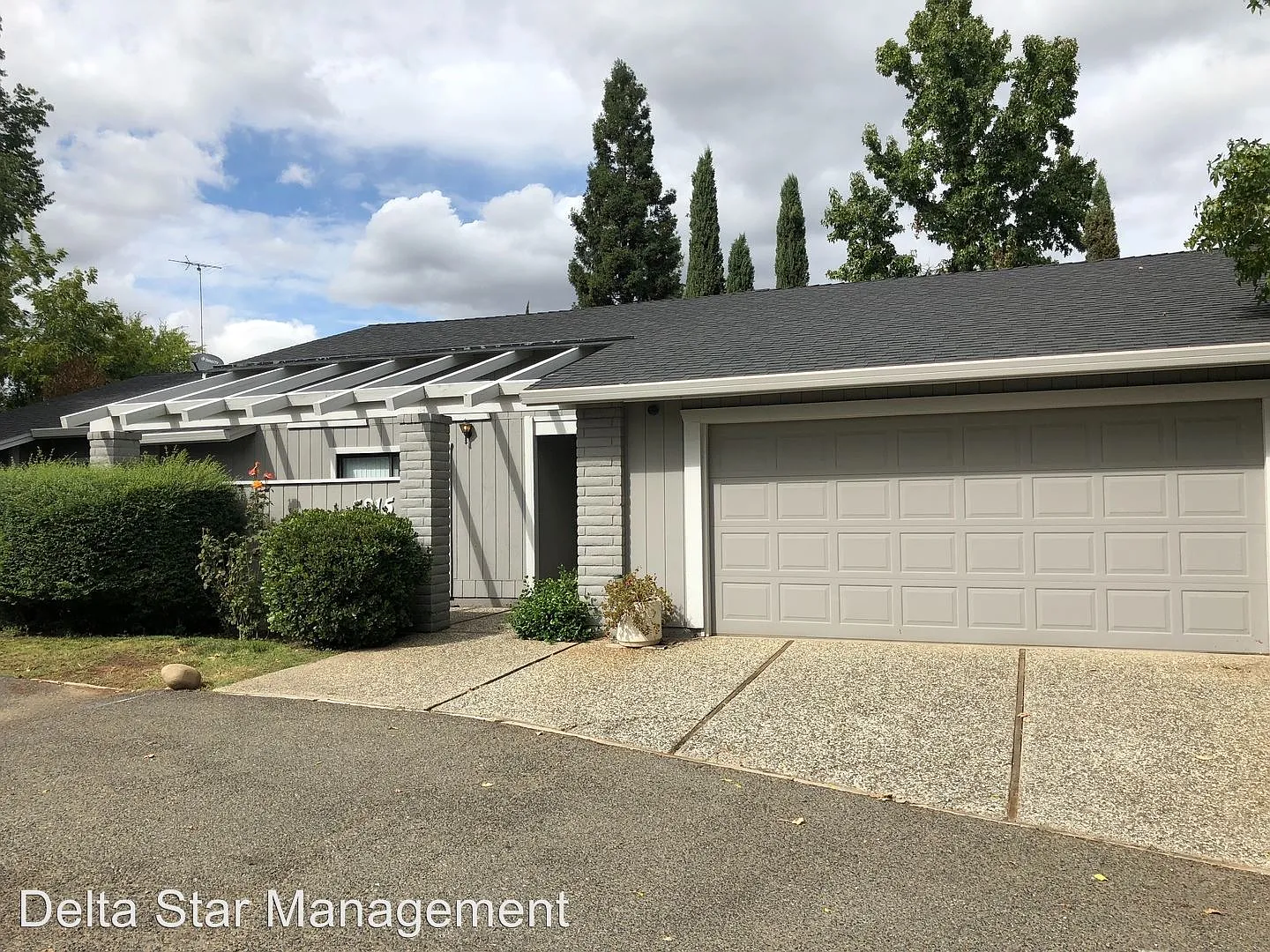 5915 Lucinda Ln photo 1