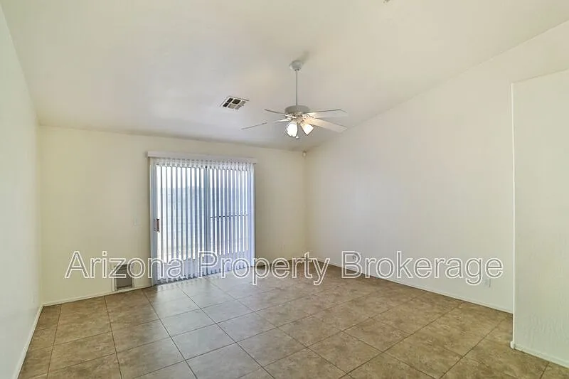 3 bed, 2.0 bath, 1340 sqft, $1,495 — Photo 3