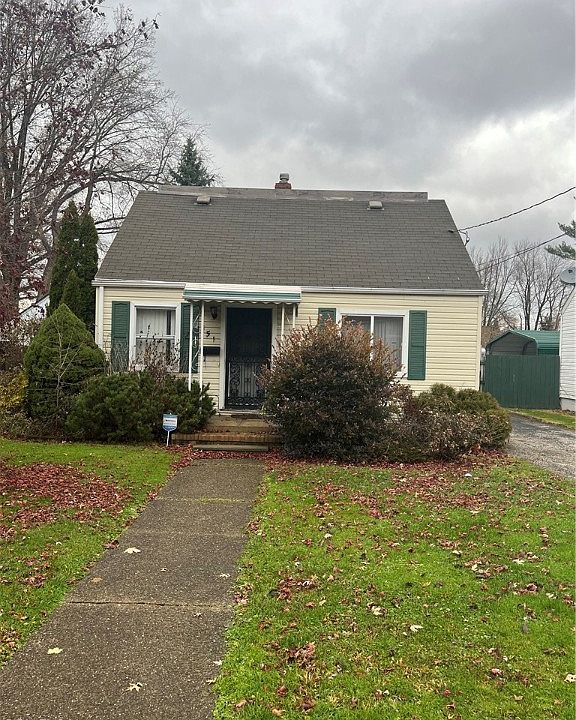 1st image of 551 Williams St N