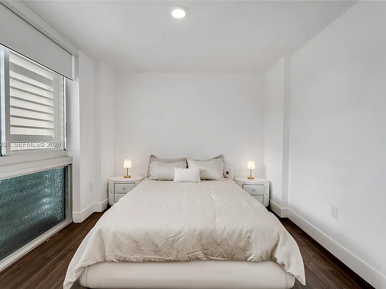 9261 E Bay Harbor Dr #607 — Photo 30
