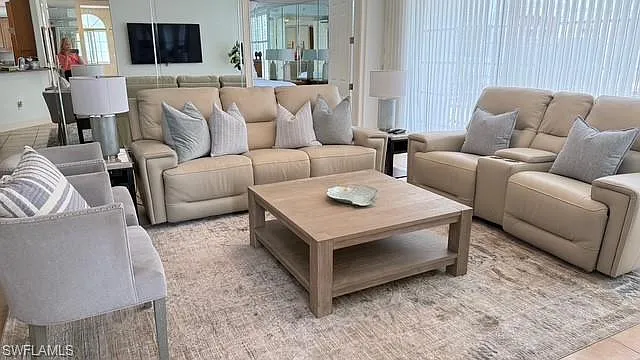 3 bed, 3.0 bath, 1850 sqft, $3,950 — Photo 3