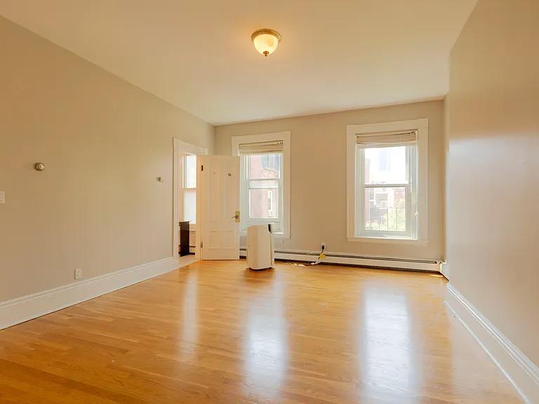 256 W Newton St #3 — Photo 15