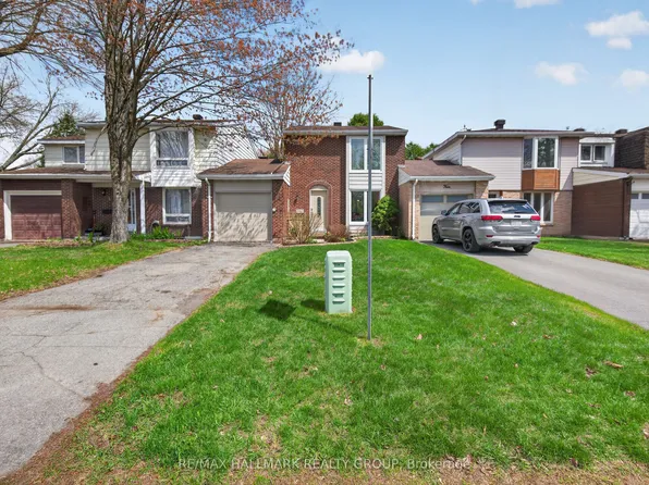 6 Beddoe Ln, Ottawa, ON K1B 3Y1