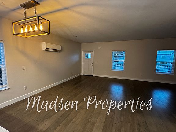 3rd image of 2127 Hewitt Ave