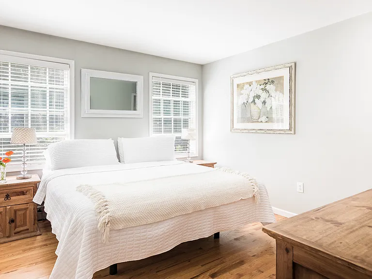 27 Edwards Ave — Photo 11