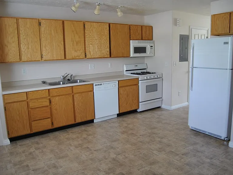 631 Countryside Ave — Photo 4