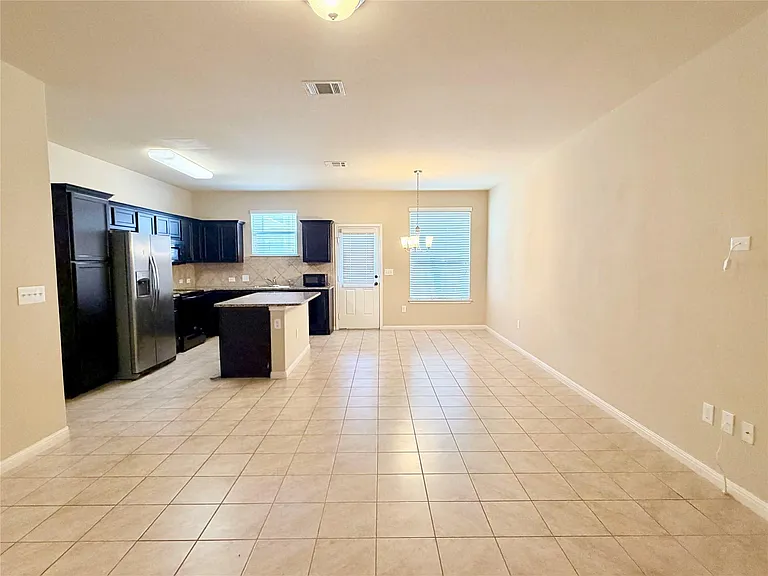 601 Katmai Cir — Photo 3