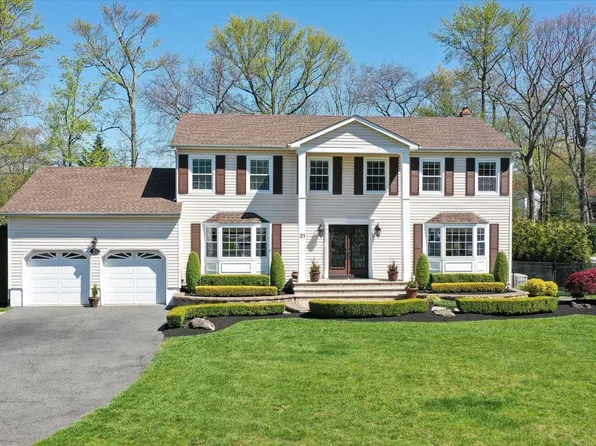 31 Westbrook Way, Manalapan, NJ 07726