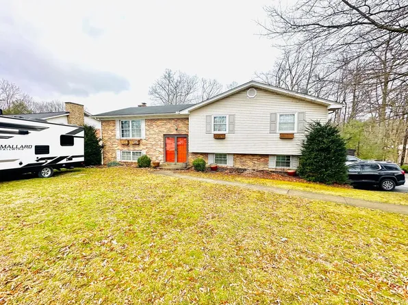 204 Grist Mill Dr, Beckley, WV 25801