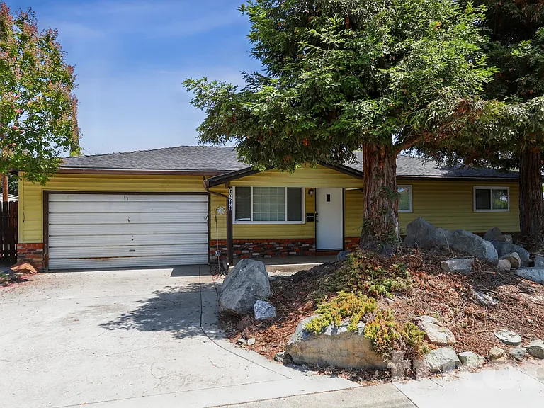 6900 Coronation Ct — Photo 1
