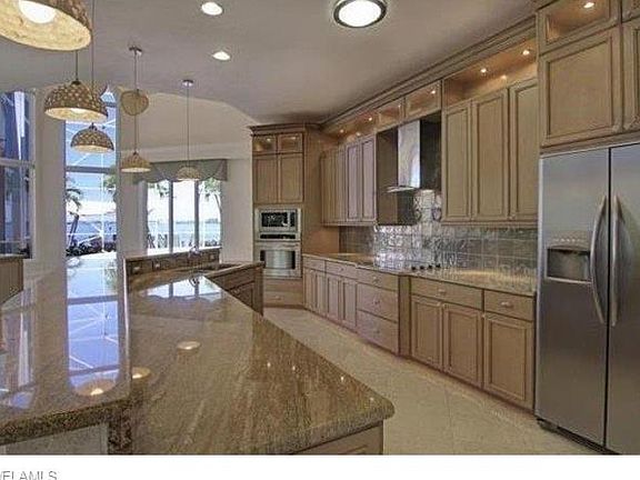4th image of 12784 Yacht Club Cir