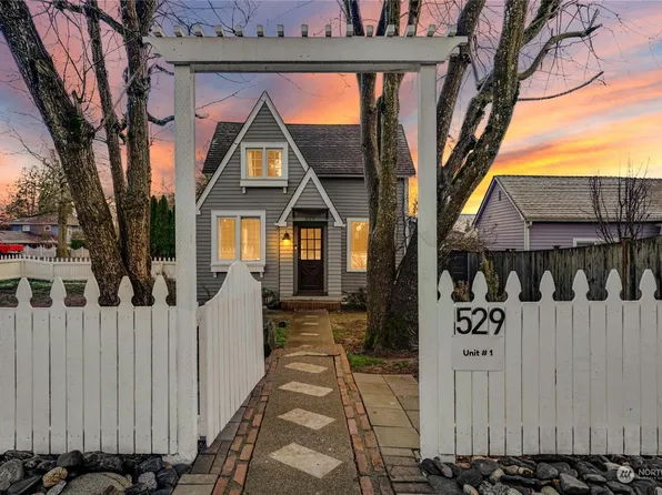 529 Avenue B #1, Snohomish, WA 98290