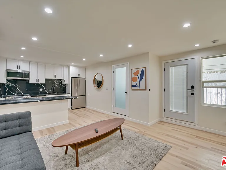 9042 Phyllis Ave #B — Photo 1