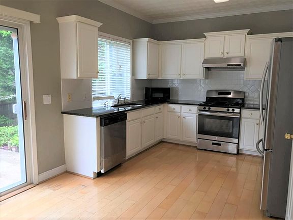 5th image of 712 Ashley Glen Ln
