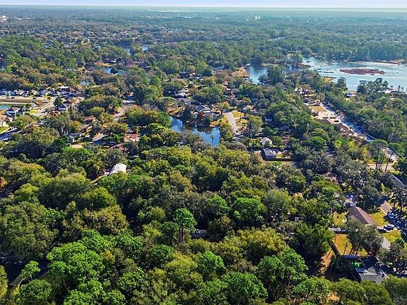 4th image of 932 Country Club Rd