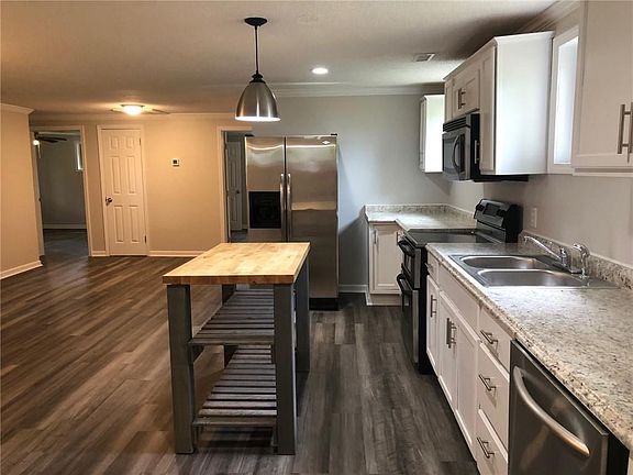 4th image of 205 Missouri St