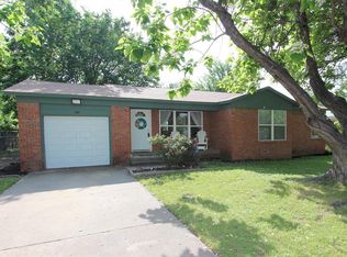 304 Hurstview Dr, Hurst, TX 76053