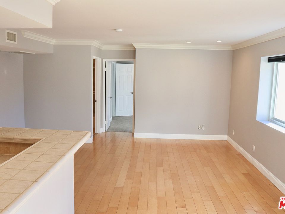 1st image of 1510 S Barrington Ave APT 104