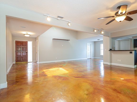 4th image of 14915 Coldwater Ln
