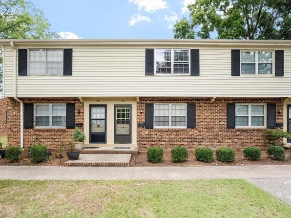 1102 Willow Dr #19, Chapel Hill, NC 27517
