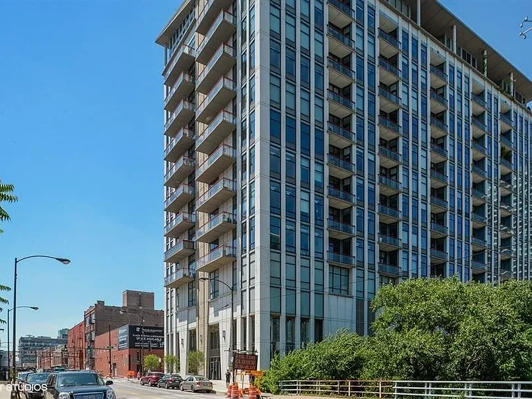 740 W Fulton St #908 — Photo 1