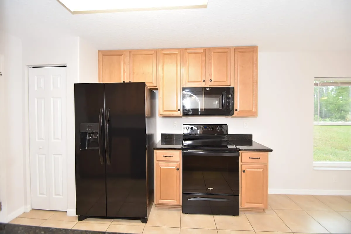 34 Renshaw Drive — Photo 2