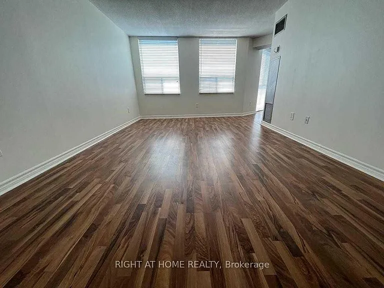 3650 Kaneff Cres #3202 — Photo 3
