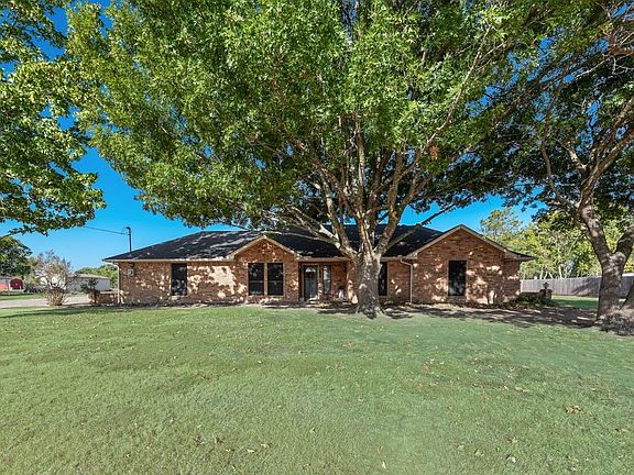 3rd image of 134 Deborde Cir