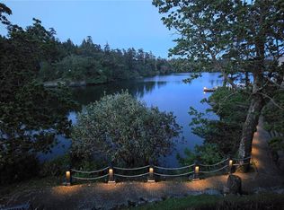 1085 Tillicum Rd #104, Esquimalt, BC V9A7M3