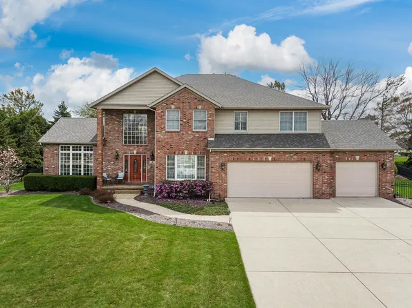 3 Strawberry Rd, Bloomington, IL 61704