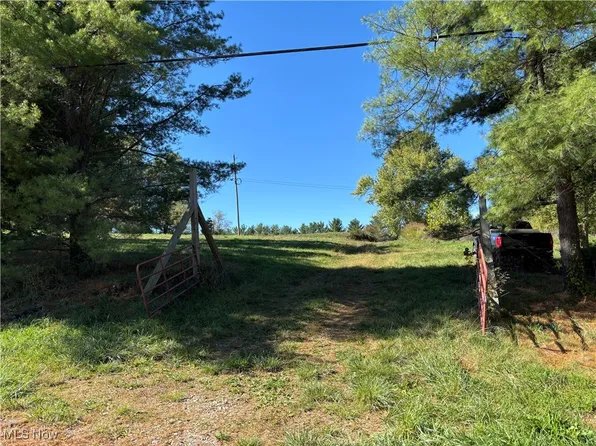 935 Hopewell Rd S, Hopewell, OH 43746