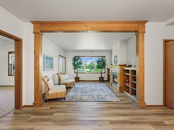 2nd image of 984 Golden Aspen Pl