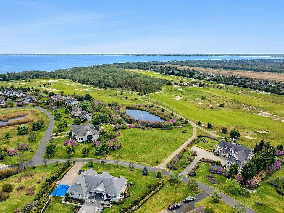 2nd image of 2200 Laurel Trl