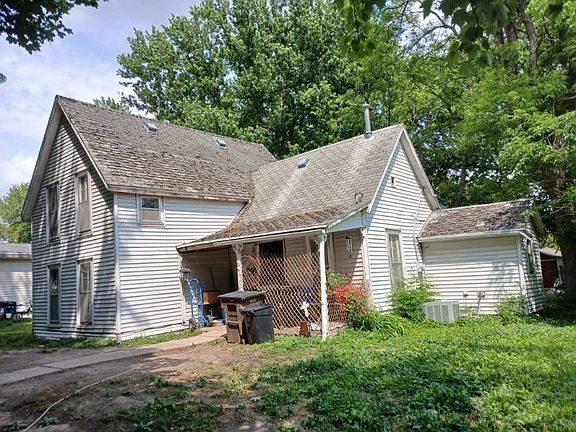 3rd image of 1704 Main St