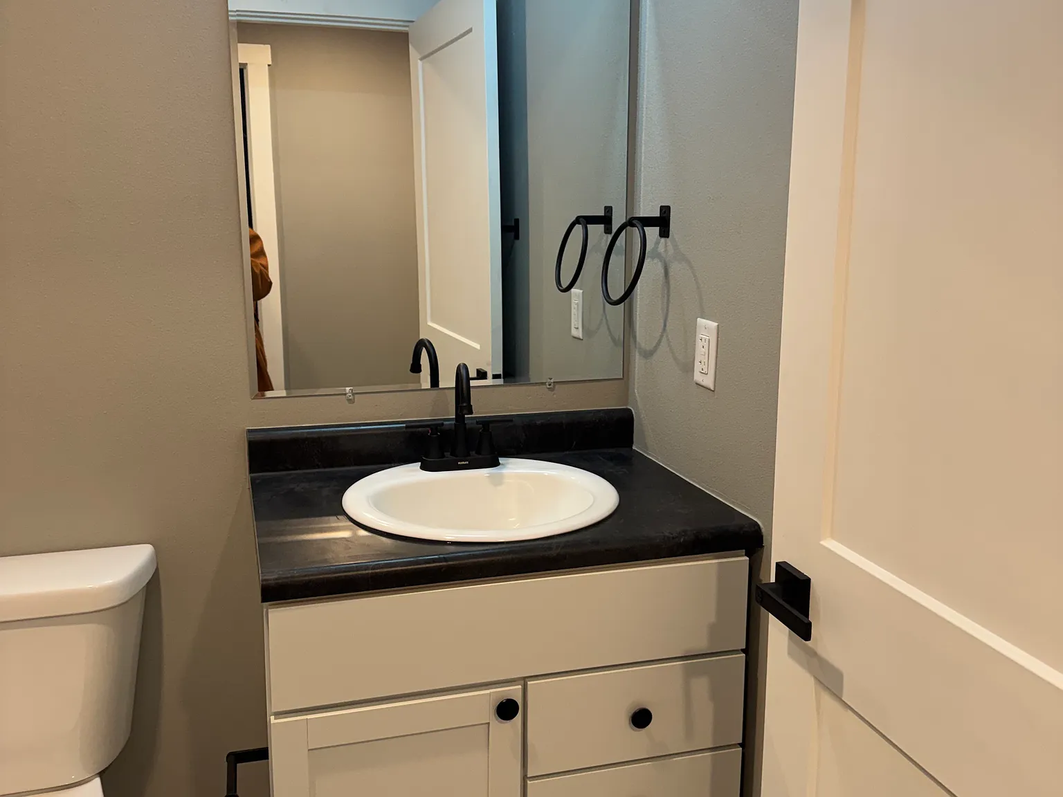 2 bed, 1.5 bath, 1140 sqft, $1,600 — Photo 3