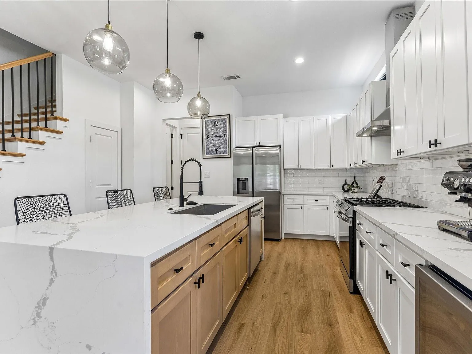 3 bed, 2.5 bath, 1820 sqft, $2,750 — Photo 2